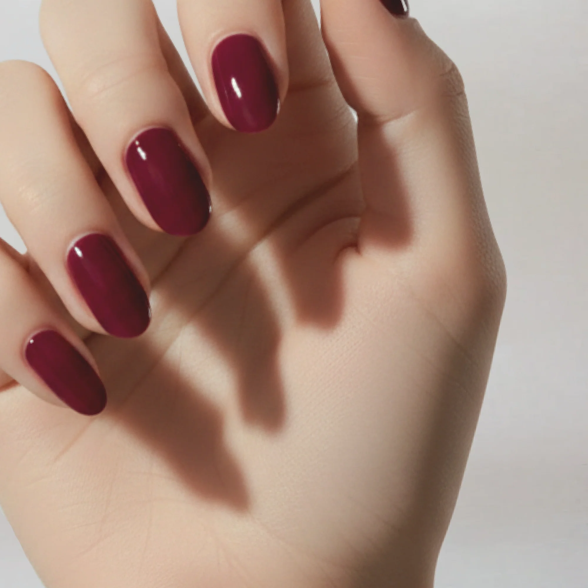 Klasyczny lakier Plum Noir COOLNAILS GLOV – głęboki, winno-bordowy odcień z nutą dojrzałej wiśni - Image 2
