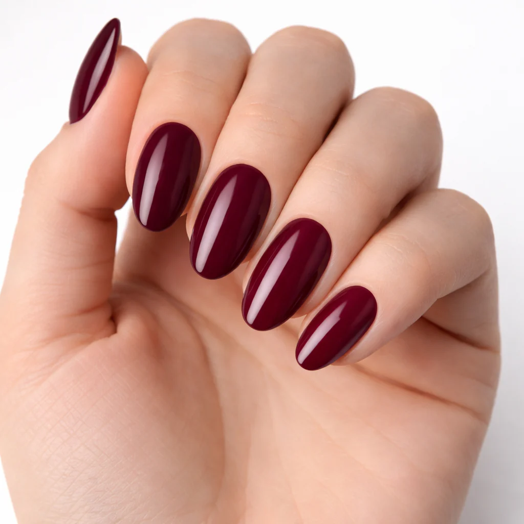 Klasyczny lakier Plum Noir COOLNAILS GLOV – głęboki, winno-bordowy odcień z nutą dojrzałej wiśni - Image 3